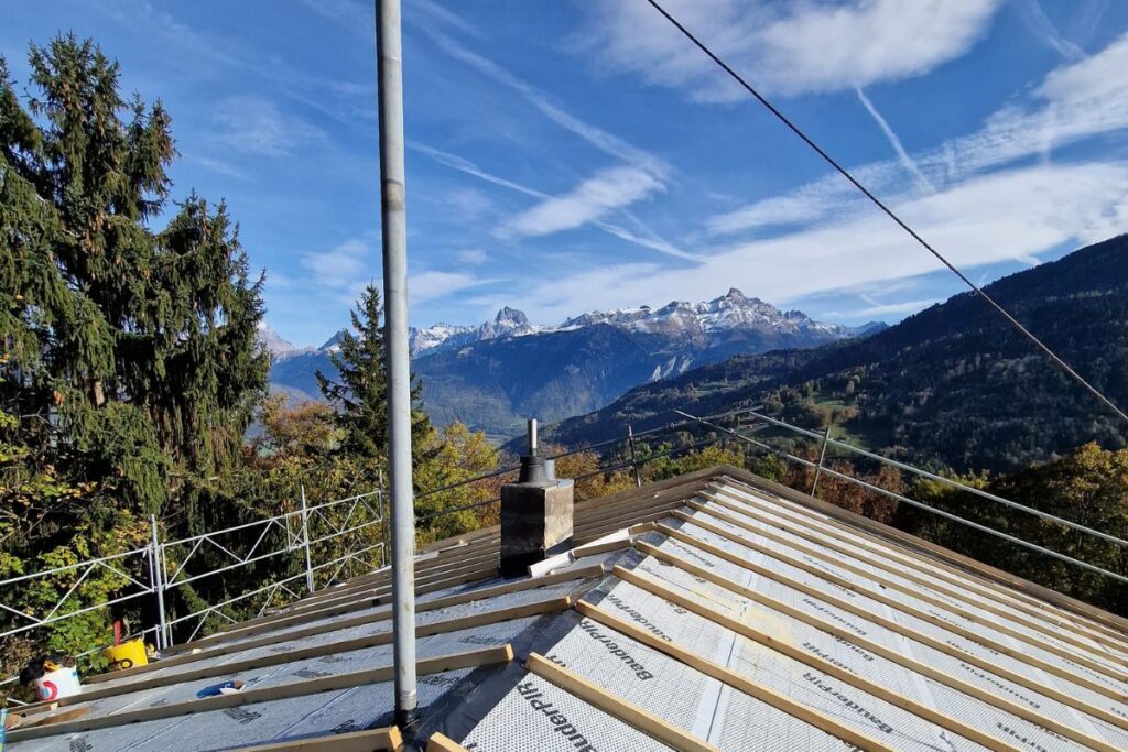 Isolation thermique par l'extérieur (sarking) réalisée par SF Toiture en Haute-Savoie, de Saint-Gingolph à Douvaine.